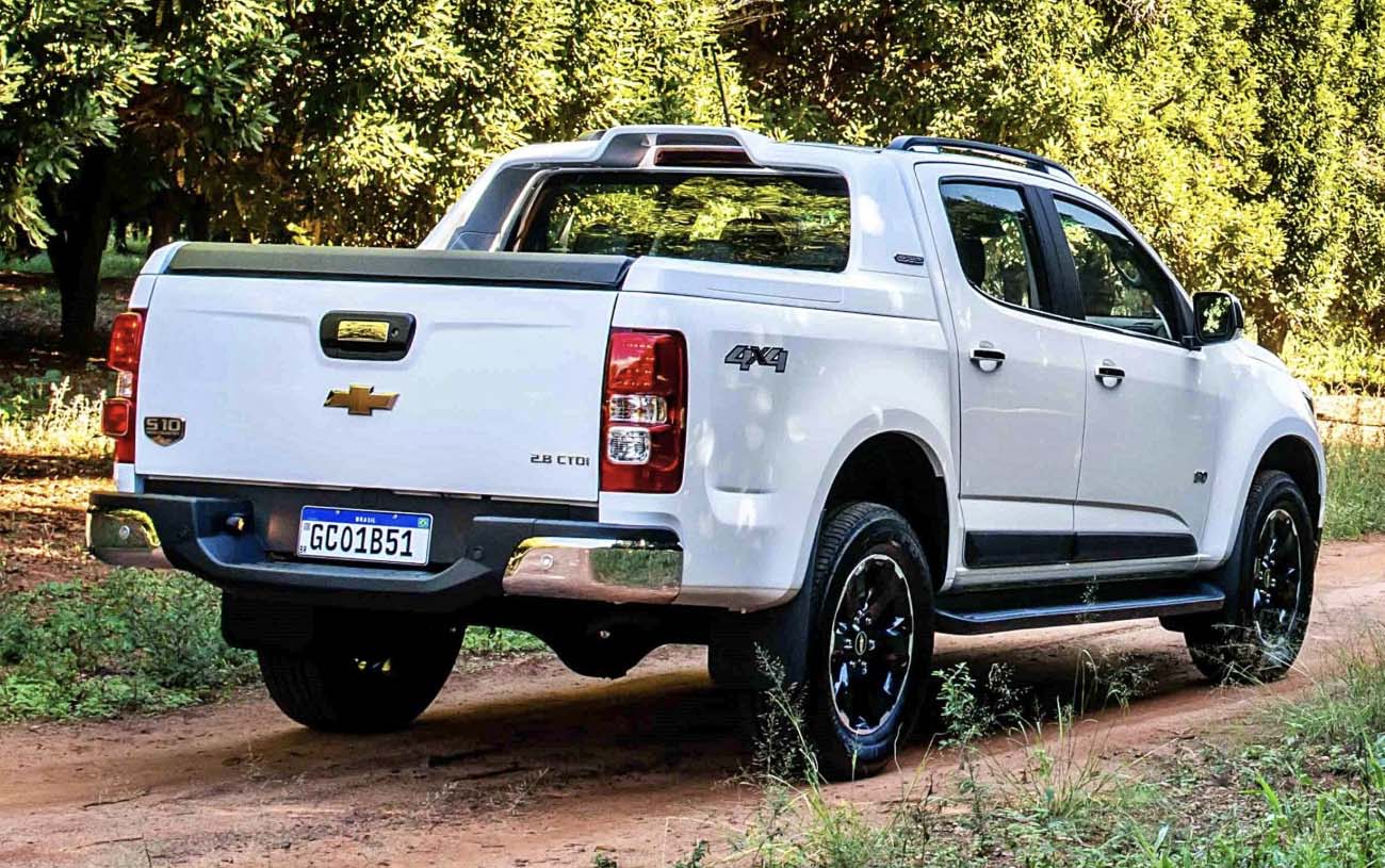 Desempenho excepcional impulsionado pelo motor Diesel de 200 cv. Cilindros em linha, disposição longitudinal, código Duramax XLD28, aspiração com turbocompressor, injeção direta e torque máximo de 51 kgfm.