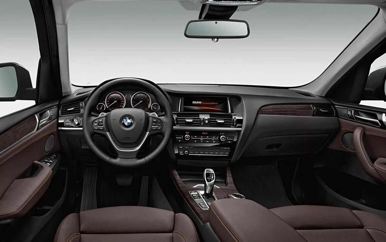 Transmissão: O BMW X3 xDrive20i 2.0 possui uma transmissão automática de 8 marchas ZF 8HP, oferecendo trocas suaves e eficientes.