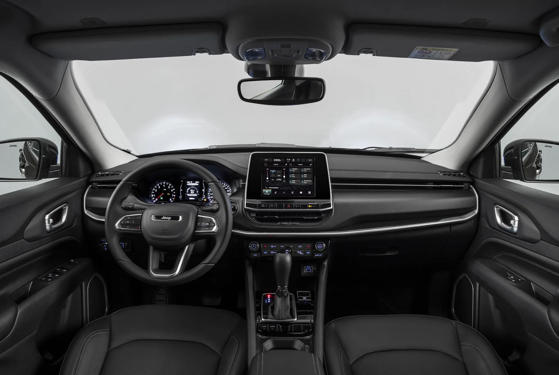 O ponto fraco fica no consumo com etanol, que sobe nos trechos urbanos e reduz parte da vantagem do conjunto, além do porta malas menor que o de alguns concorrentes diretos.