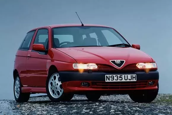 Alfa Romeo 145 Elegance 2.0  1997: Preço, Consumo, Desempenho e Ficha Técnica