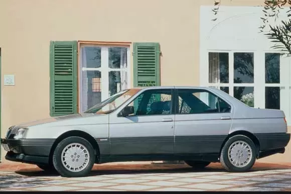 Alfa Romeo 164 3.0 V6 1993: Preço, Consumo, Desempenho e Ficha Técnica