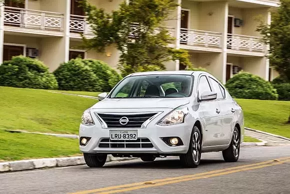 Nissan Versa  Unique 1.6 AT  2017: Preço, Consumo, Desempenho e Ficha Técnica